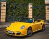 Яскравий раритет: у Києві засвітився заряджений кабріолет Porsche 2000-х (фото)