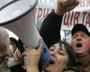 Митингующие решили ночевать под Верховной Радой