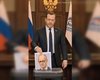 Медведєв опублікував разючі кадри зі шредером: вітав з "днем Росії" (відео)
