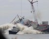 Новий крейсер USS Cleveland звалився у воду: у ВМС США пояснили причину невдалого спуску (відео)