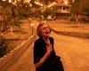 Чуть не потеряла мужа: СМИ узнали историю жительницы Греции из вирусного снимка на фоне пожаров