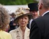 Після коронації Чарльза ІІІ. Принцеса Анна з'явилася на публіці в образі кавового кольору