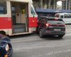 В Киеве трамвай протаранил авто