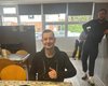 Жалкая попытка: в соцсети раскритиковали мужчину, который не справился с завтраком (фото)