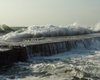 На одесском пляже мужчину смыло с пирса волной
