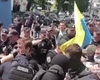 Стычки на "КиевПрайд": военнослужащий ударил полицейского по голове протезом (видео)