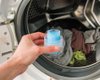 Чоловік показав, навіщо кидає ковпачок від миючого засобу в пральну машину