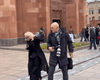 Отмахивалась и хамила: 70-летняя Долина чуть не упала на похоронах Кеосаяна (видео)