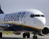 Хаос на борту Ryanair: пасажири в літаку побилися через плач дитини (фото)
