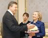 Клинтон вновь говорила с Януковичем о Тимошенко