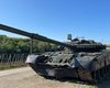 Вытащили все, что можно было: в Омске россияне разграбили танк в центре города (фото)