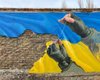 В Киеве на Оболони появился трогательный мурал, посвященный Украине