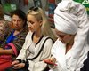 В вагонах киевского метро заметили людей в белых банных халатах