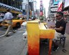 На улицах Нью-Йорка установили пианино для желающих сыграть