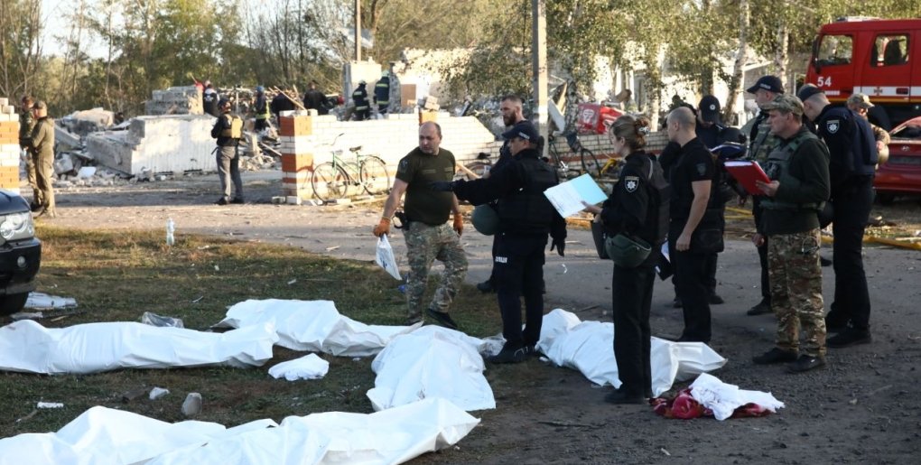 РФ вдарила по селу Гроза: що відомо про трагедію, в якій загинули понад 50 осіб (відео)