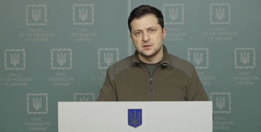 "Мы выстояли и успешно отбиваем атаки врагов", — Зеленский записал воодушевляющее видео