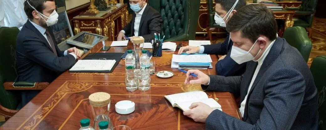 Школьное самоуправление. Как украинские власти усугубляют хаос своими решениями