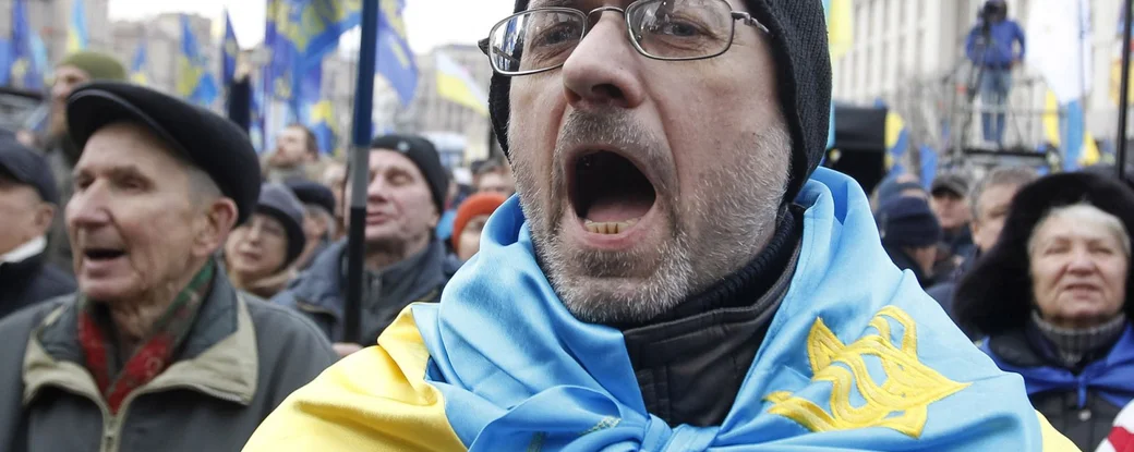 Революционное слайдостроение. Почему не стоит бежать на майдан после отмены электронных деклараций