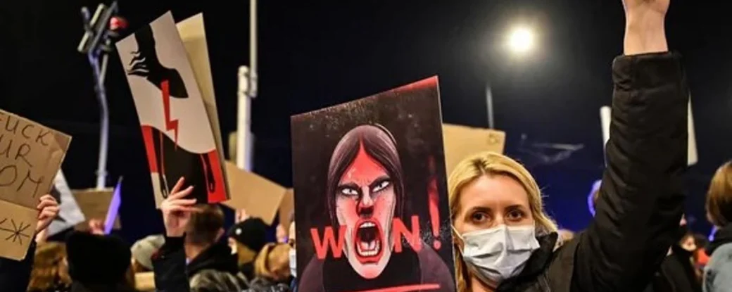 Черный протест против белых пальто. Как запрет абортов расколол Польшу и вывел женщин на улицыпанкратьева