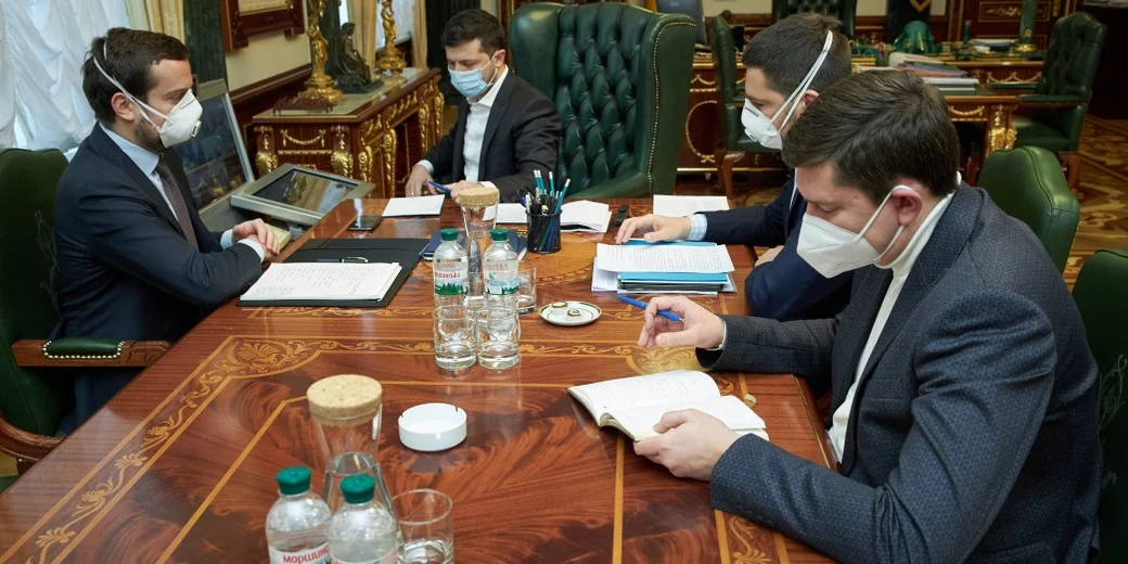 Школьное самоуправление. Как украинские власти усугубляют хаос своими решениями