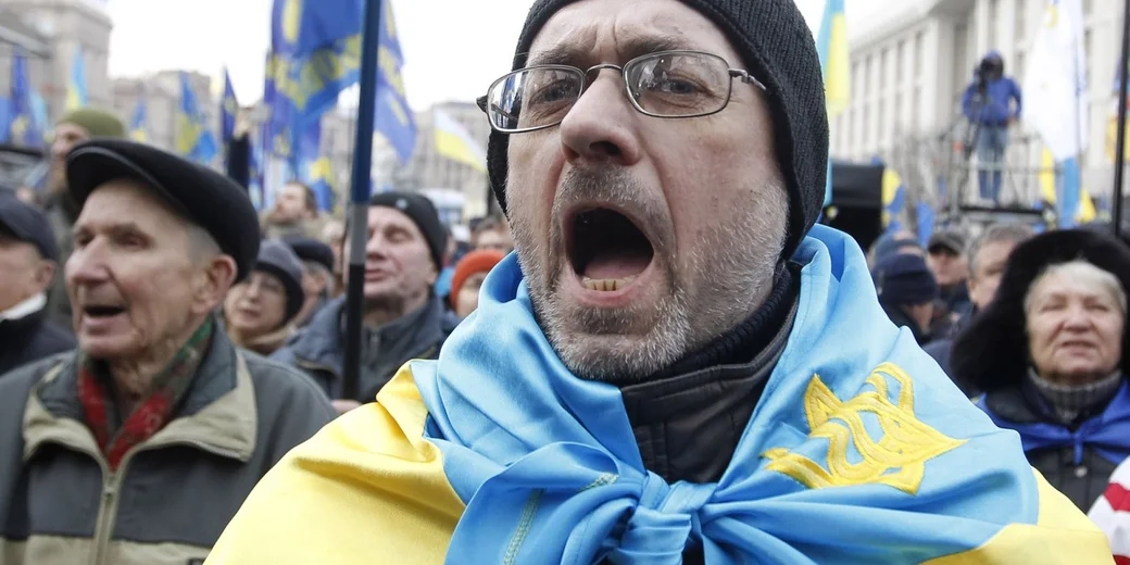 Революционное слайдостроение. Почему не стоит бежать на майдан после отмены электронных деклараций