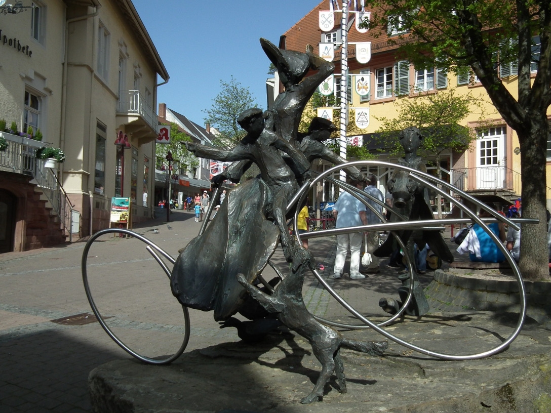 Berta Benz monument, women in motorsport