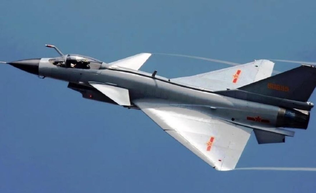 літак у небі, Chengdu J-10