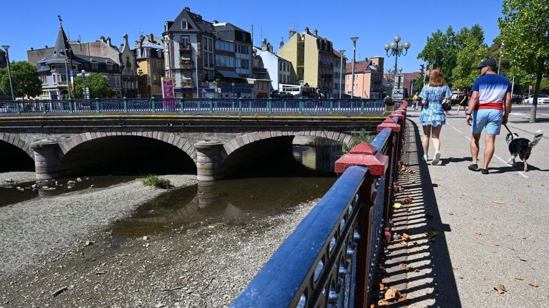 Річка у Франції, пересихають канали, клімат у Європі, місто у Франції