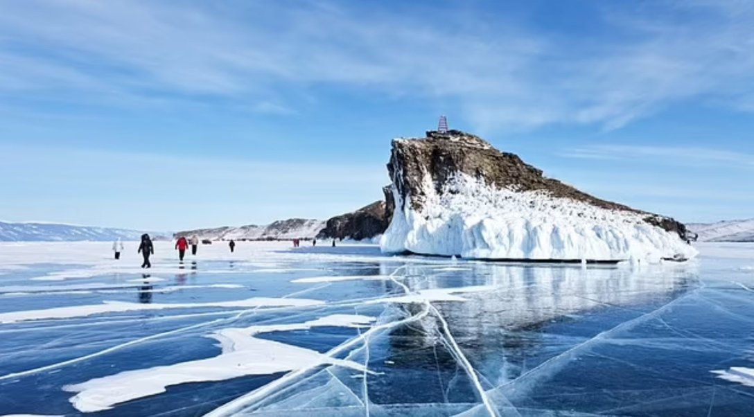Почему плотность льда меньше плотности воды?