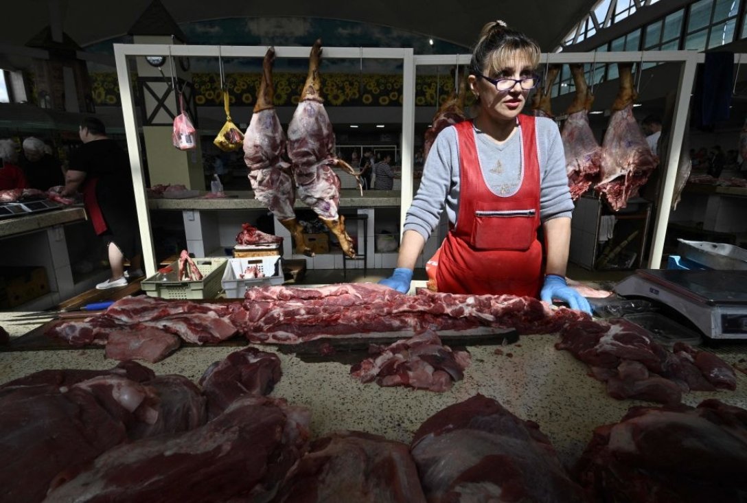 Кривой Рог, рынок, покупатели на рынке, мясо на рынке, цены на продукты, цены на мясо, мясной ряд