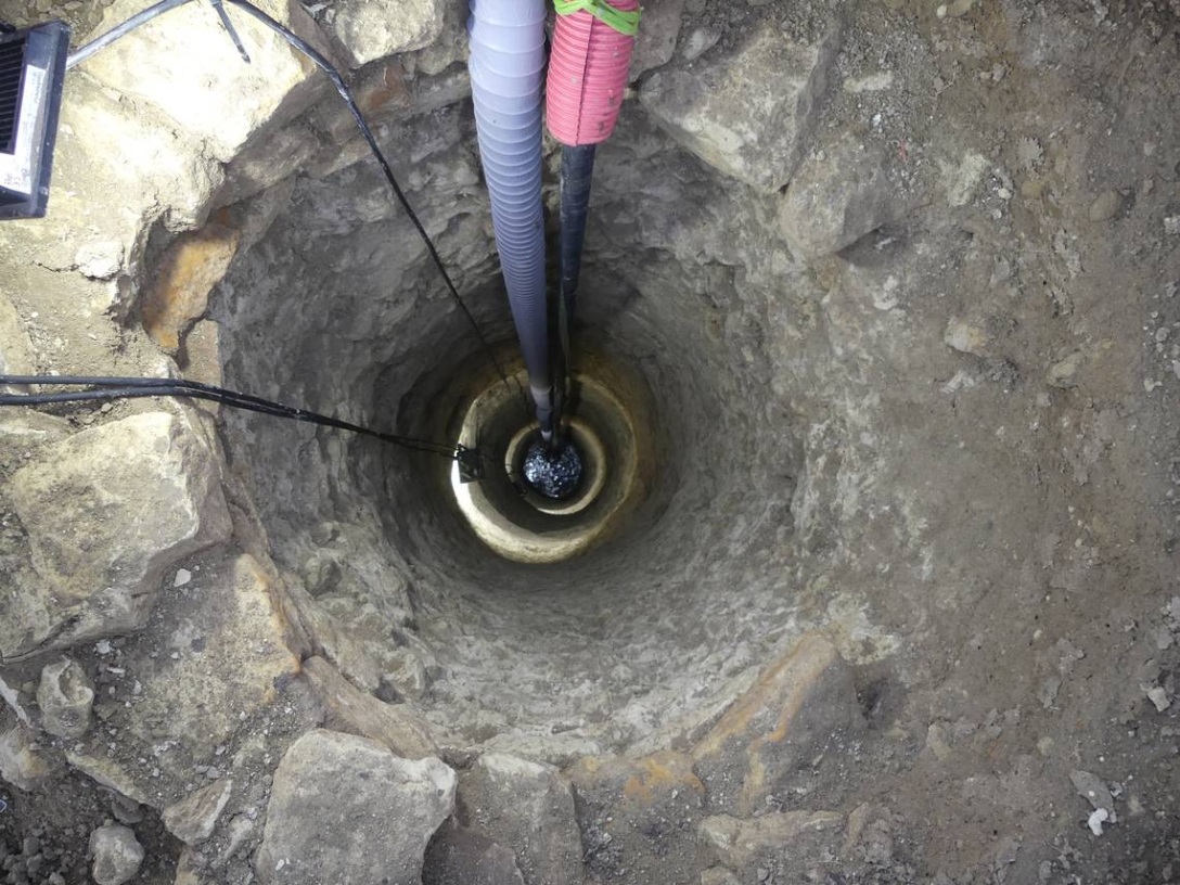 Мрежа от подземни тунели във Франция, кладенец, разкопки, археолози, намери руините на общност, от Средновековието, мрежа от тунели, 800-годишни руини, къща