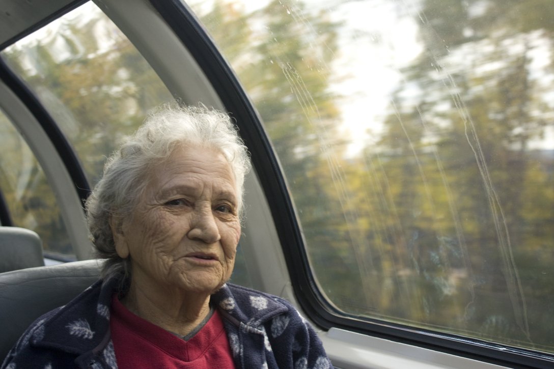 Тривалість послуги охоплює період догляду за інвалідом, якщо страхування опікуна виплачується органом соціального страхування