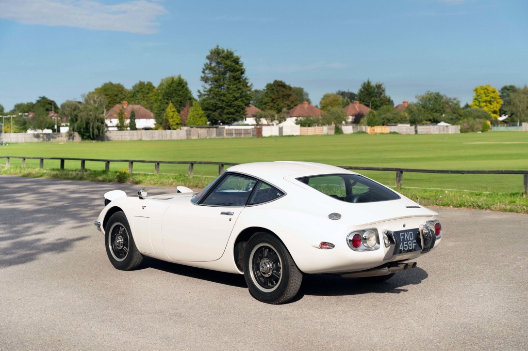 Раритетная Toyota 2000 GT продана на аукционе за миллион долларов