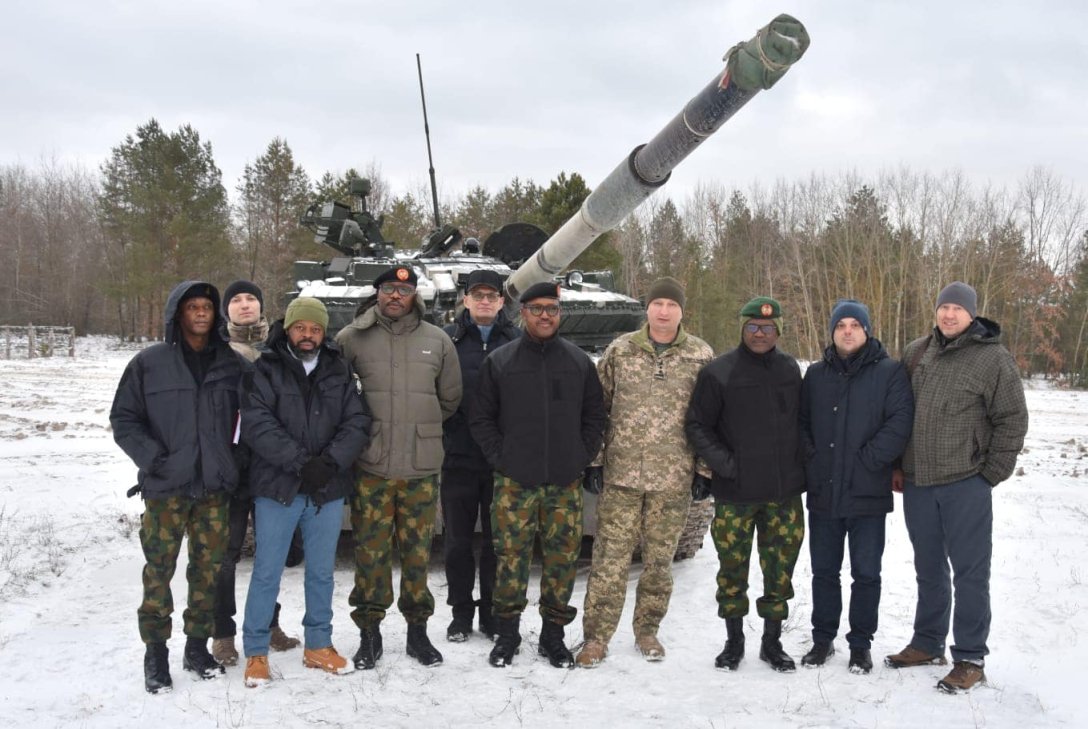 Интересовались тренажерами к танкам и БТР: Украину посетили нигерийские  военные (фото)