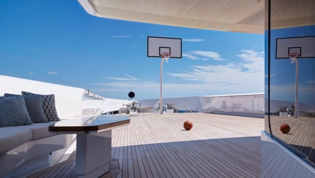 Майкл Джордан, баскетбольная площадка на яхте, яхта майкла джордана, роскошная яхта, красивая яхта, дорогая яхта