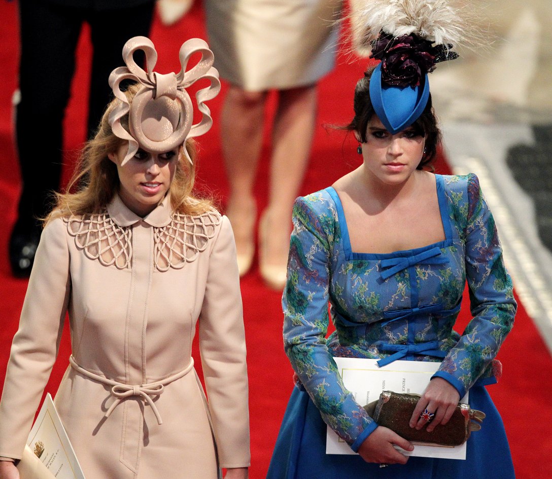Принцесите Беатрис и Юджини на снимката на сватбата на принц Уилям и Кейт Мидълтън