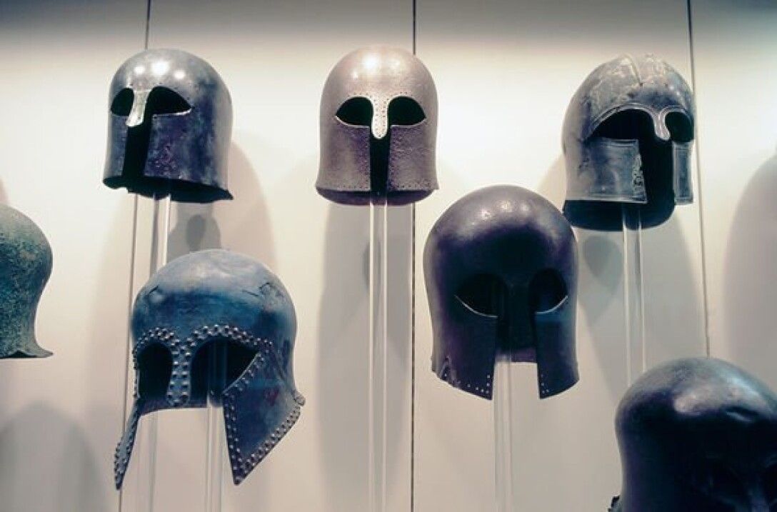 шлемы, воины, бронза