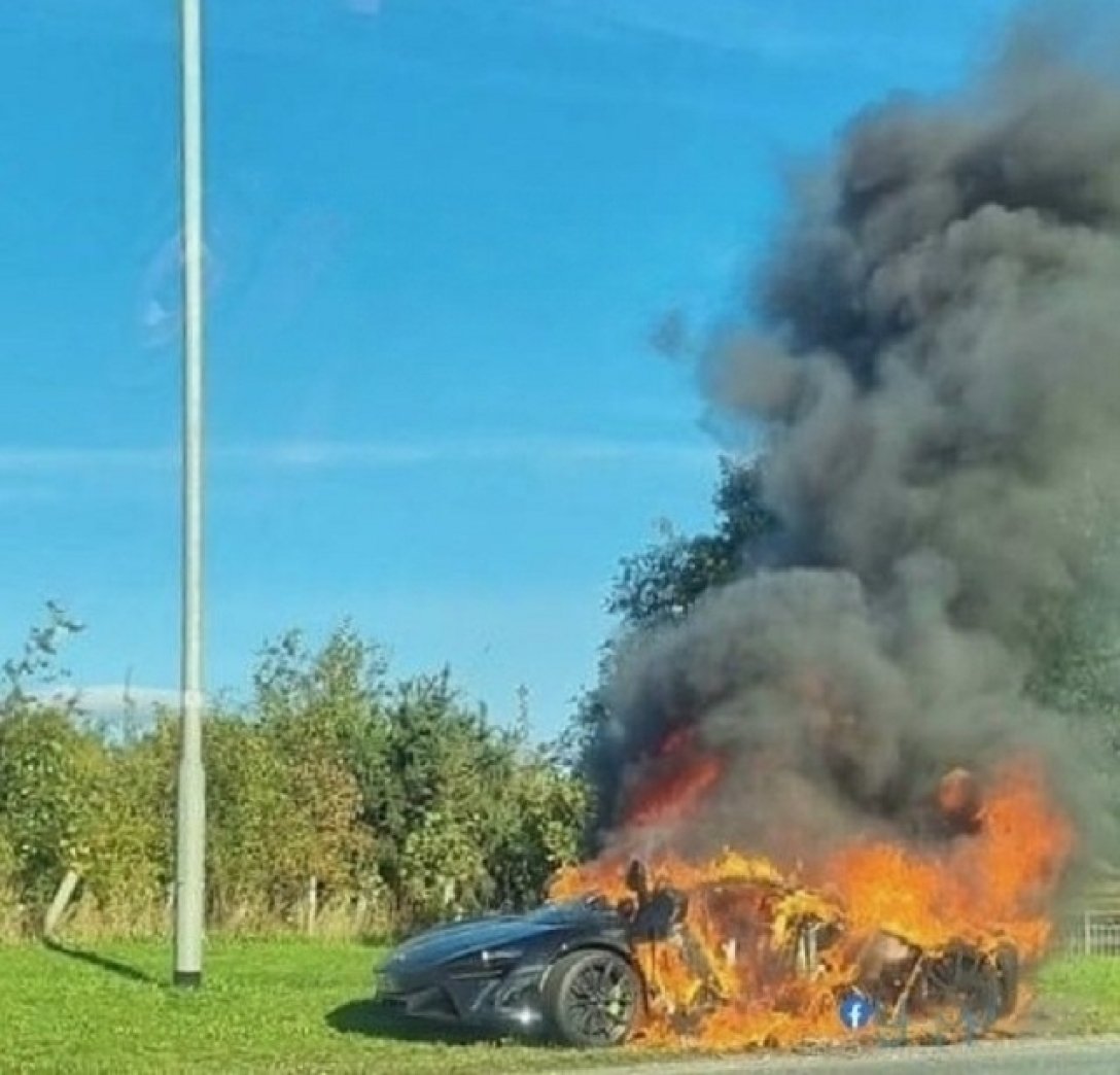 Новый McLaren Artura сгорел на ровном месте во время теста