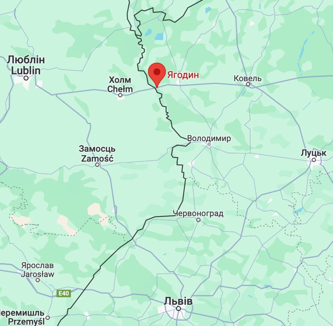 Польские фермеры вскрыли украинские фуры и высыпали зерно