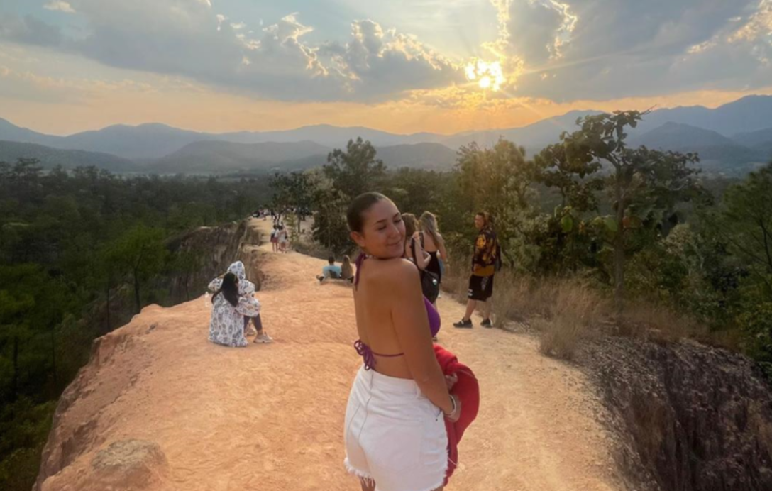 Анайя Дейзи путешествует по миру