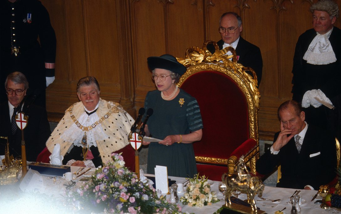 The Queen gives a speech about a difficult year 1992