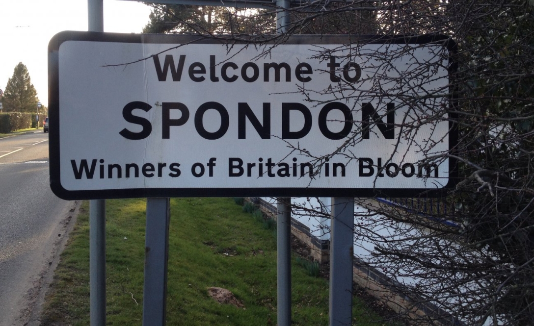 Дарби, град в Англия, Спондон, пътен знак, досаден звук, шум в града,