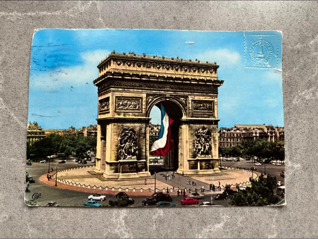 Пощенска картичка, писмо, съобщение, съобщение от миналото, достигнато година по-късно, пощенска картичка от Париж, поща, изпратена отново