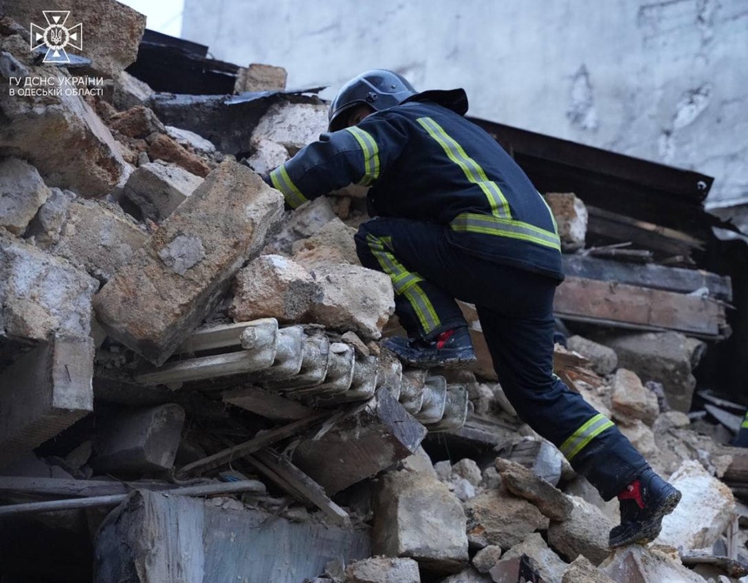 Обвал на Базарной в Одессе — в разрушенном доме могли быть люди — фото