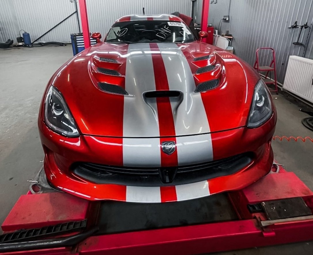 В Украине появился культовый спорткар Dodge Viper (фото)