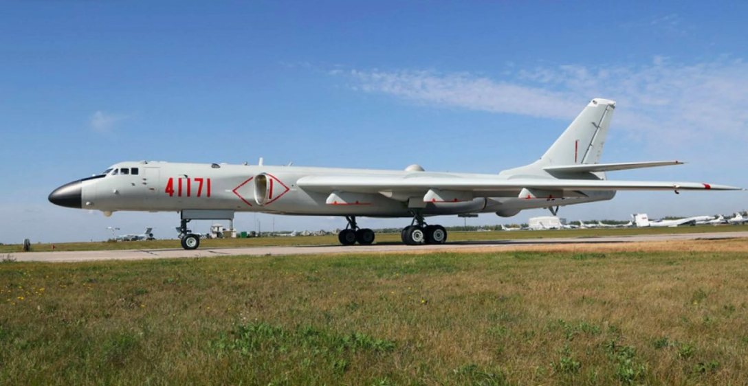 Xian H-6, Бомбардувальник Xian H-6, китайський літак, авіація КНР, китайський бомбардувальник, ядерний бомбардувальник