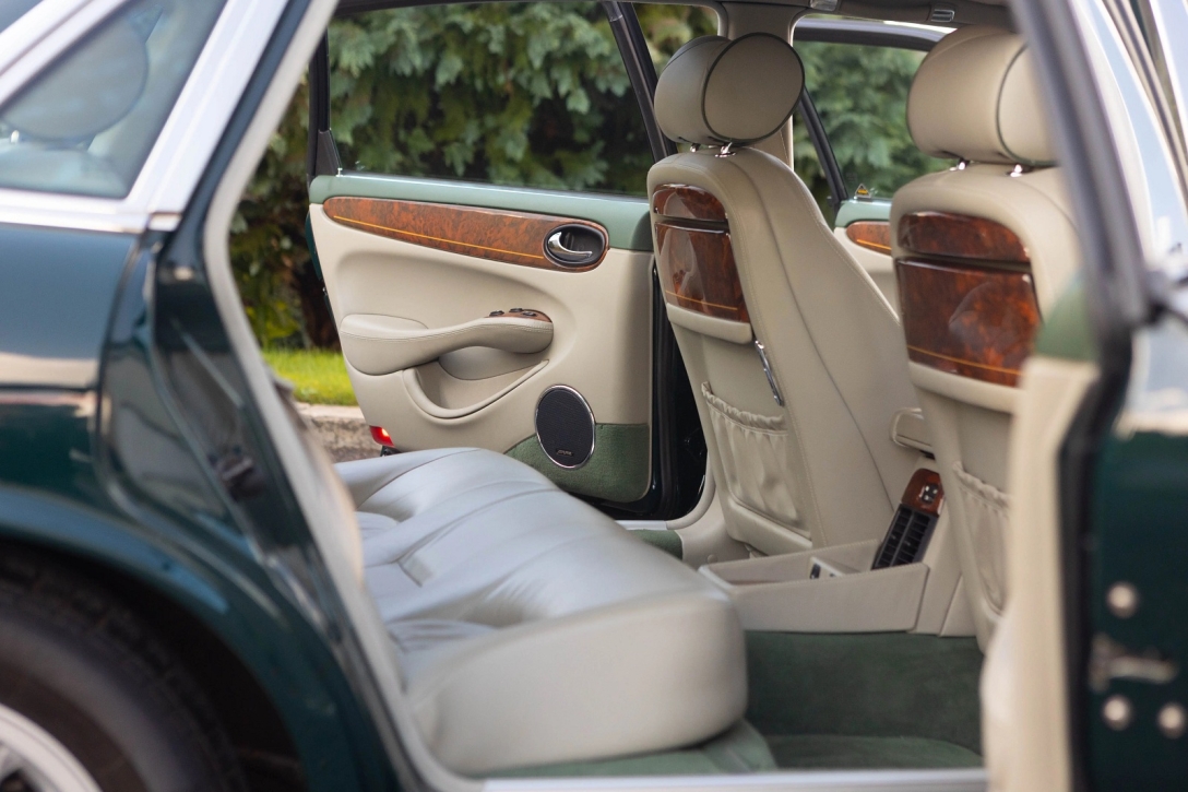 салон Jaguar XJ, Daimler Majestic, Jaguar XJ, королева Єлизавета ІІ, авто Єлизавети ІІ