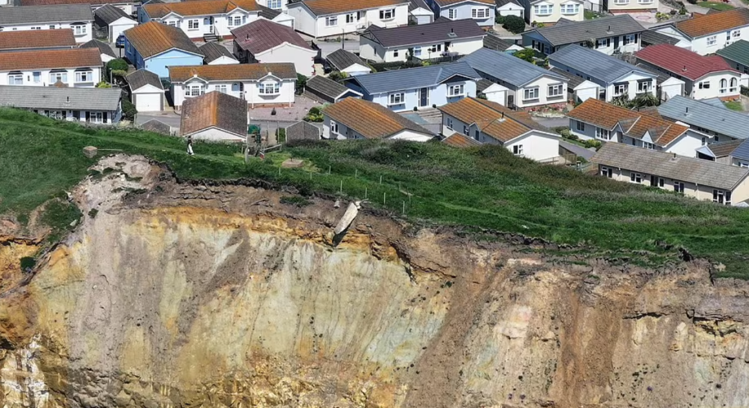 Житло людей скоро поглине море, втрата житла, нерухомість, Велика Британія, Ньюхейвен, курортне містечко, фото