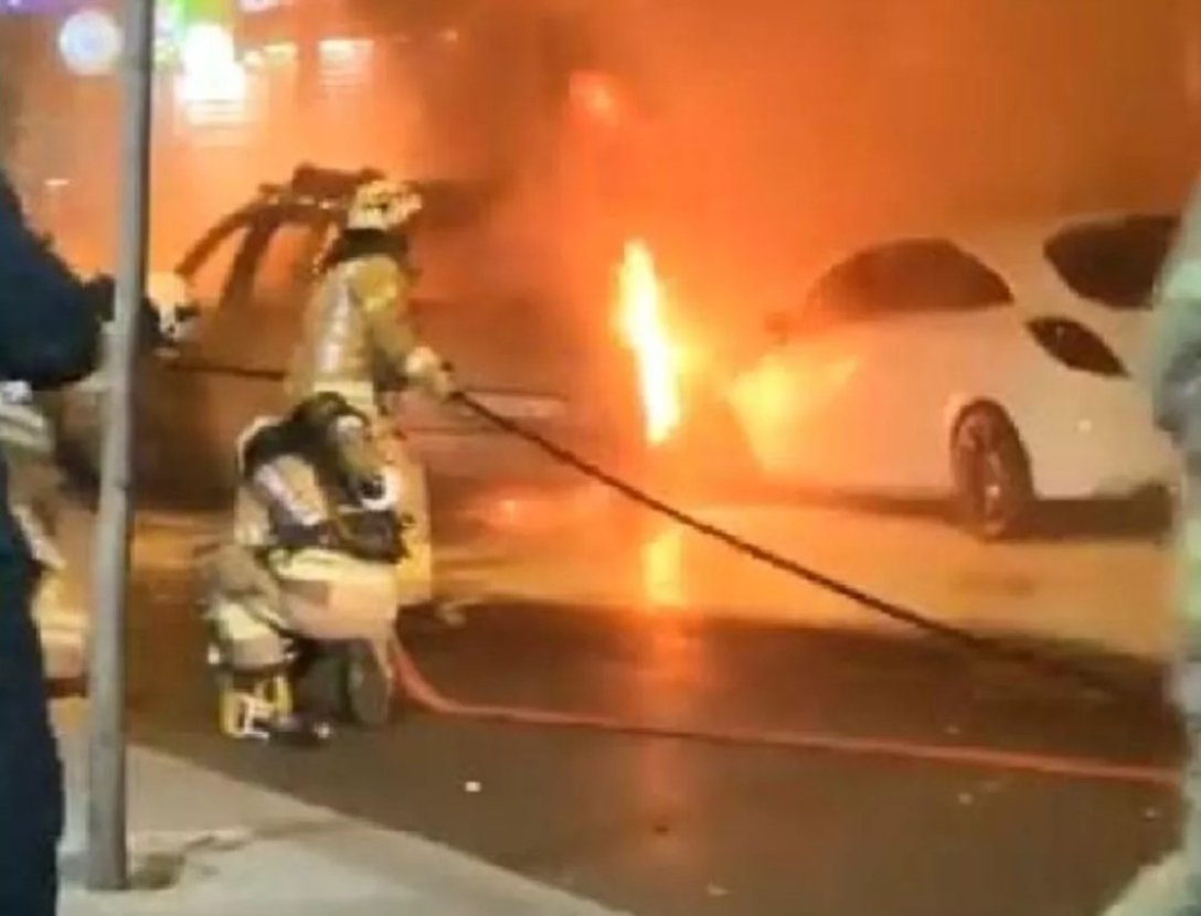 Теракт 23. Стамбул горел автомобиль.