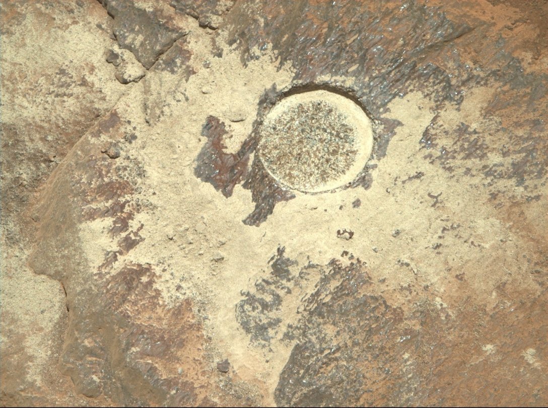 Марсохід Perseverance знайшов на Марсі рівний трикутник (фото) 